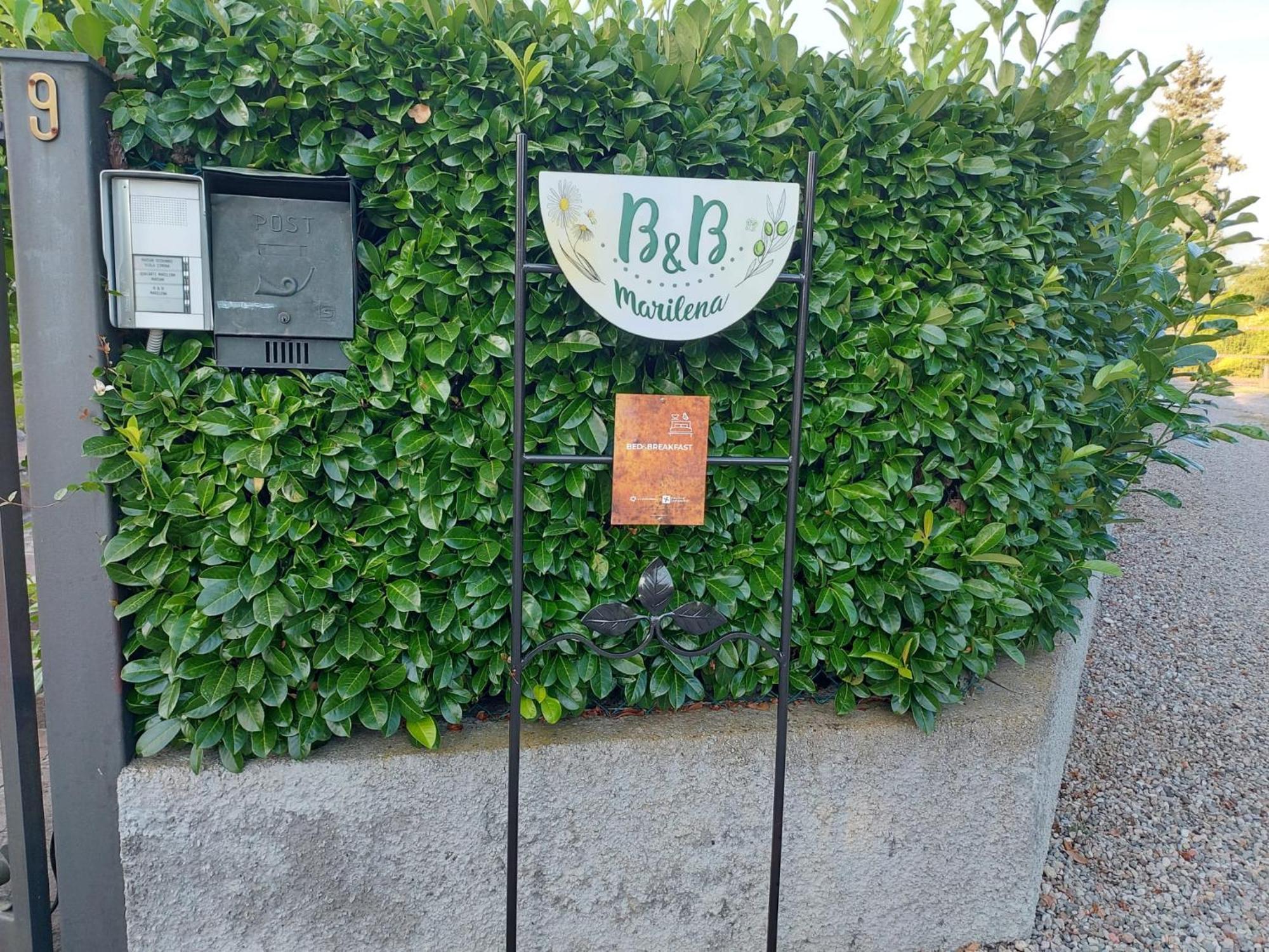 B&B Marilena Guanzate Bagian luar foto