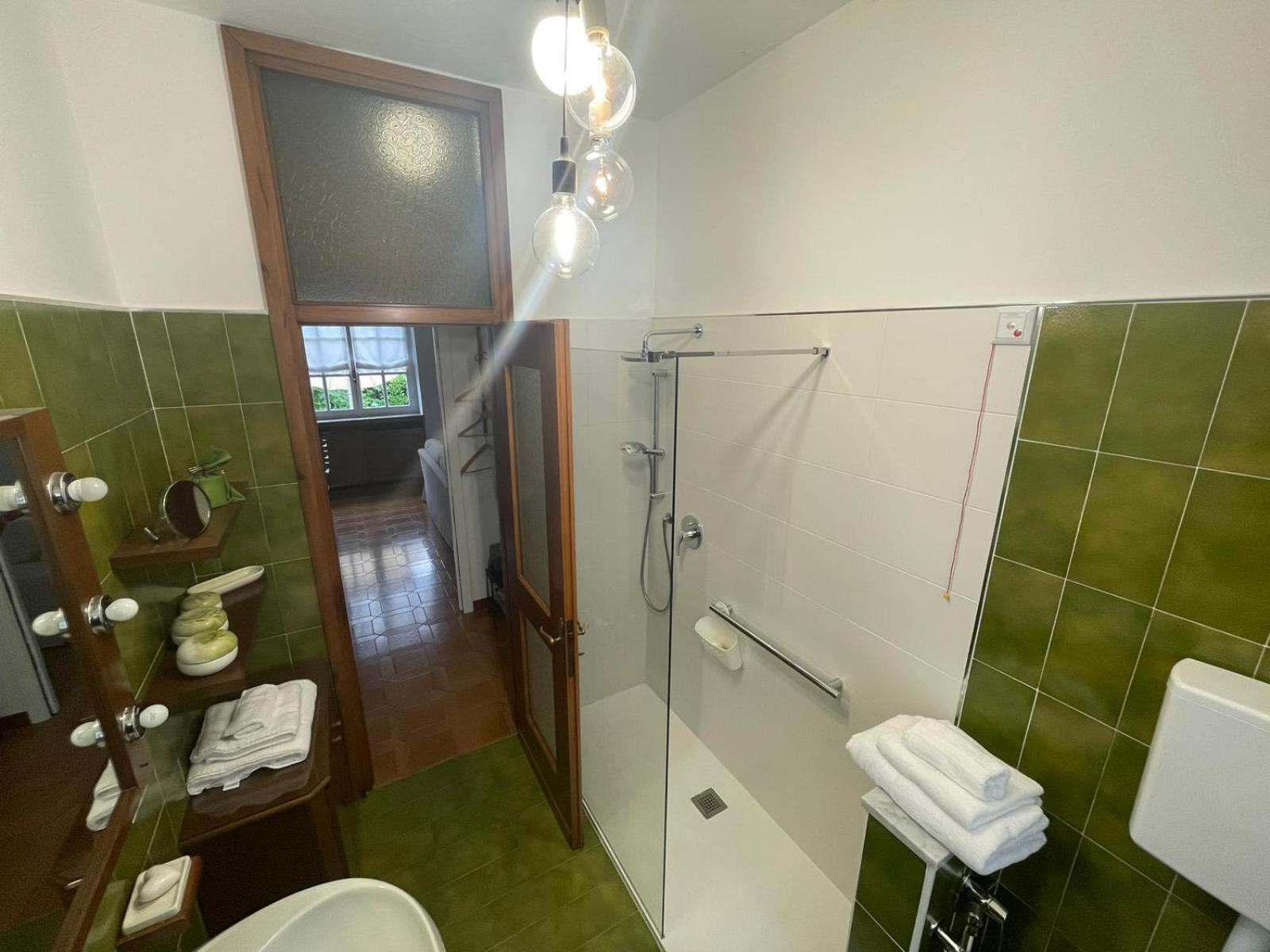 B&B Marilena Guanzate Bagian luar foto