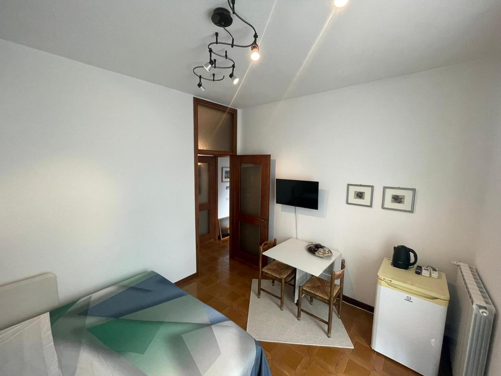 B&B Marilena Guanzate Bagian luar foto