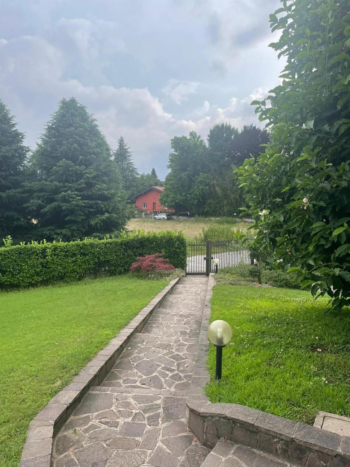 B&B Marilena Guanzate Bagian luar foto