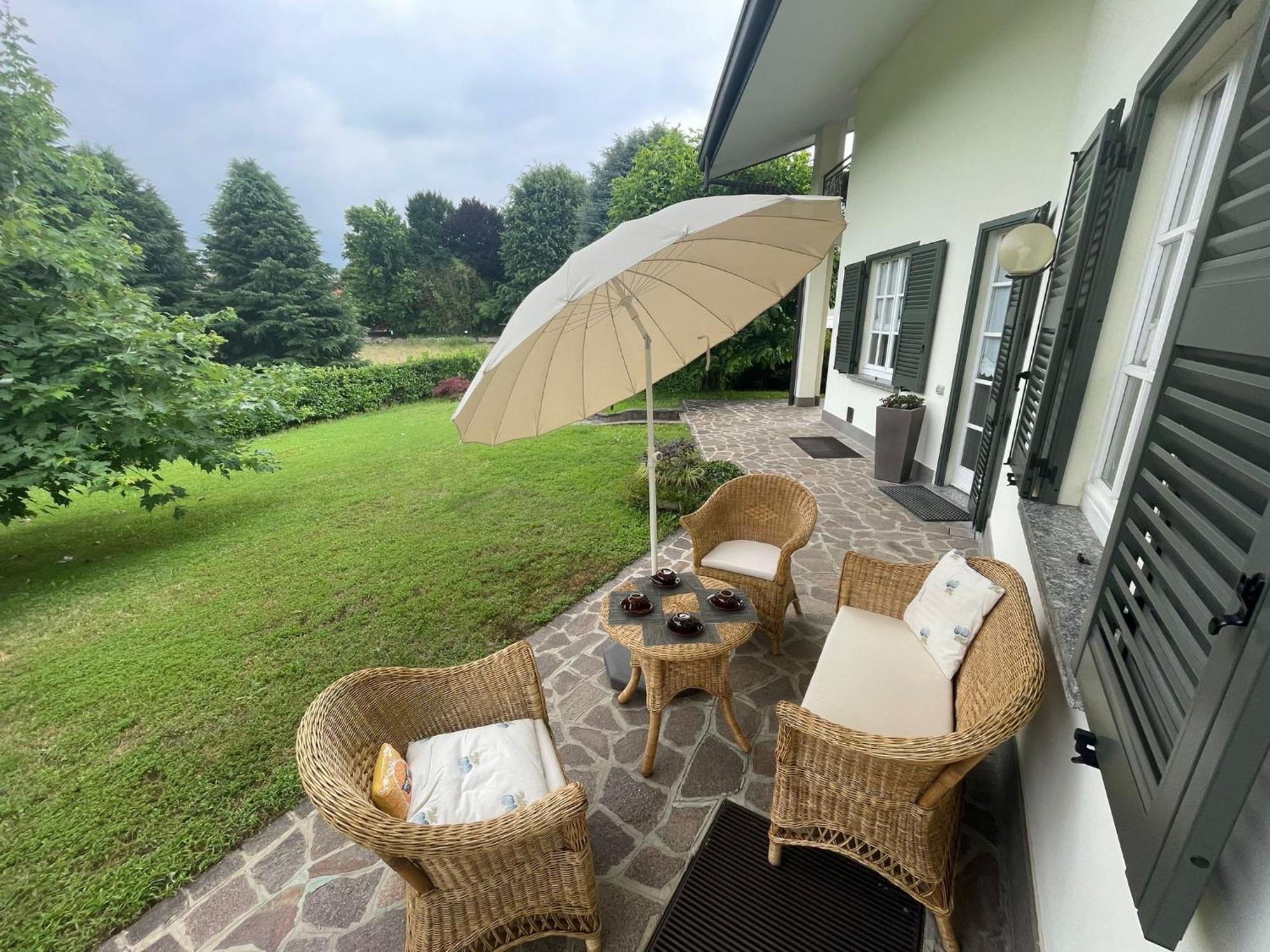 B&B Marilena Guanzate Bagian luar foto