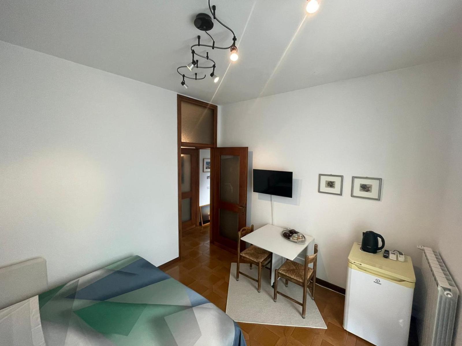 B&B Marilena Guanzate Bagian luar foto