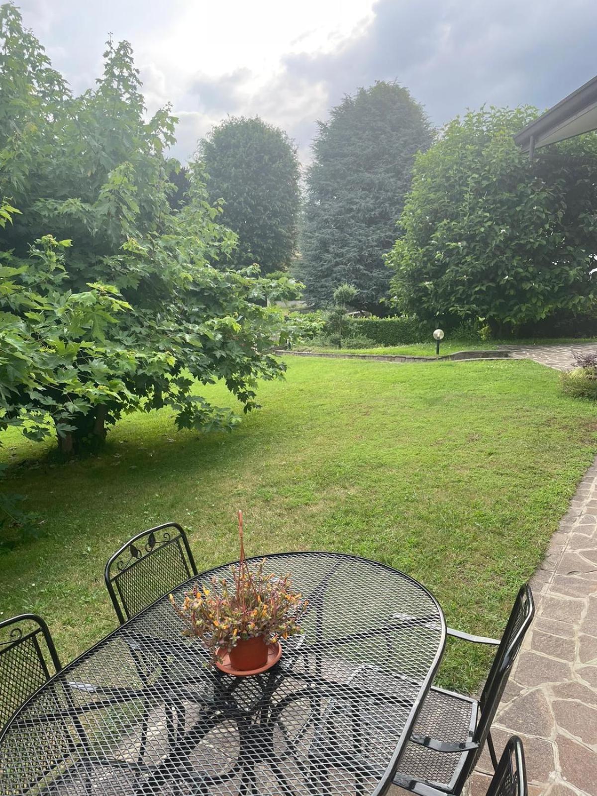 B&B Marilena Guanzate Bagian luar foto