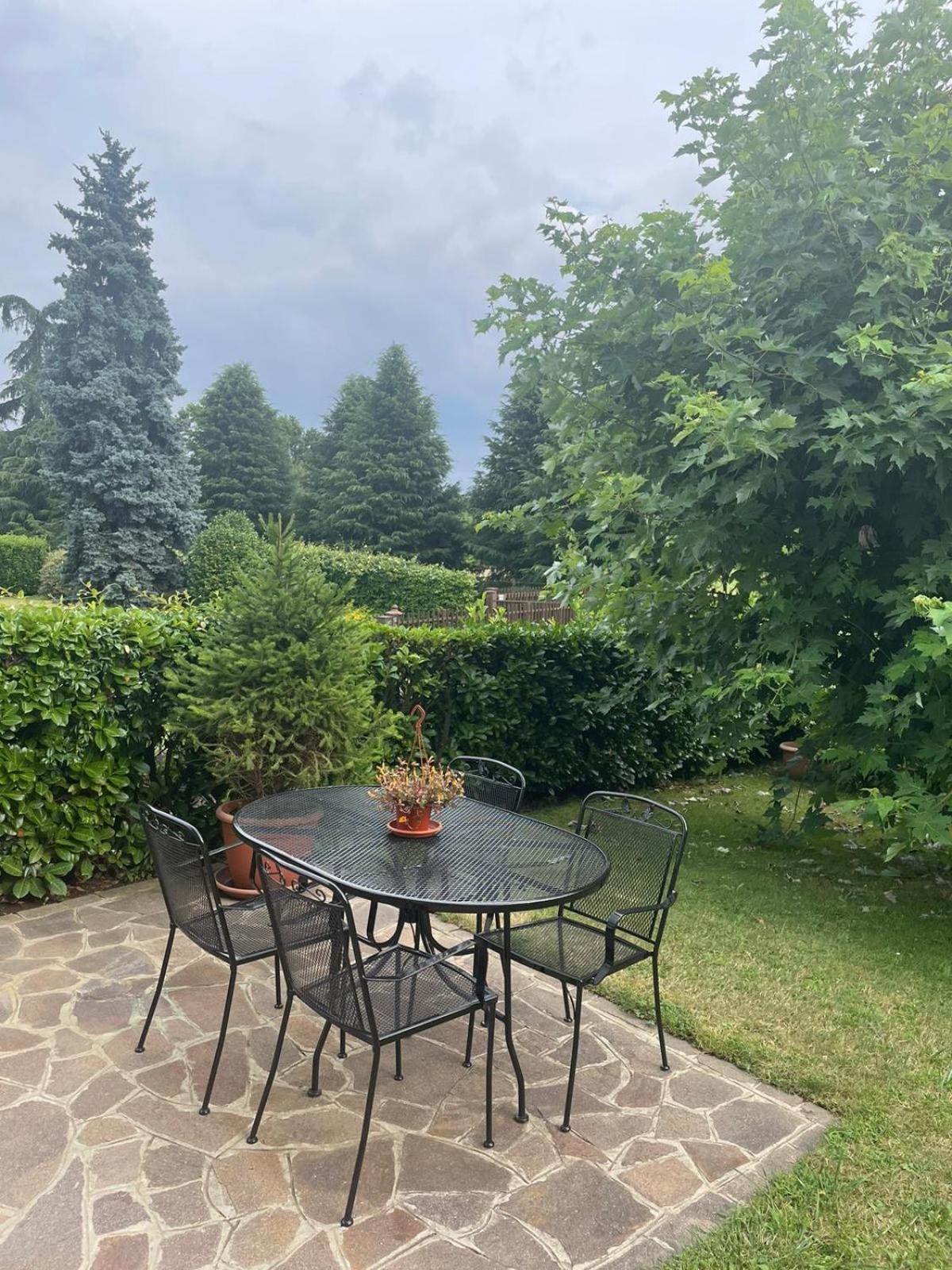 B&B Marilena Guanzate Bagian luar foto